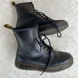 Women’s Size 8, Smooth Black Leather Lace-up Dr. AirWair Martens Boots